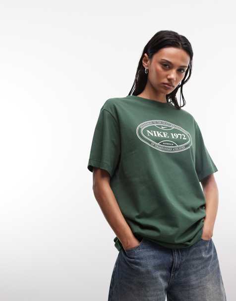 Camiseta verde oscuro de corte cuadrado con estampado gráfico de tenis de Nike - view 1
