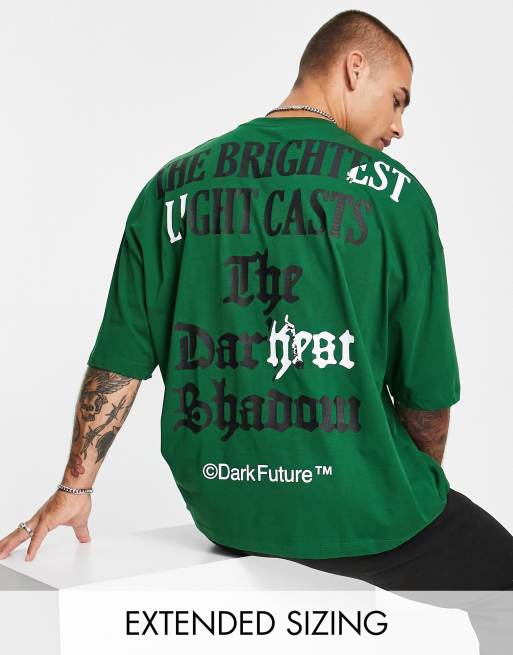 Camiseta verde oscuro extragrande con estampado de tipografía gótica en la espalda de ASOS Dark Future