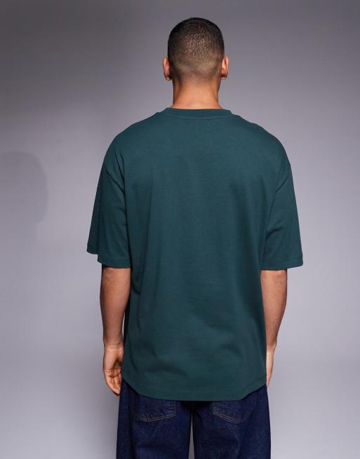 Camiseta verde oscuro extragrande de manga corta con diseño de paneles cosidos y gráfico de texto de ASOS DESIGN , 3 de 5