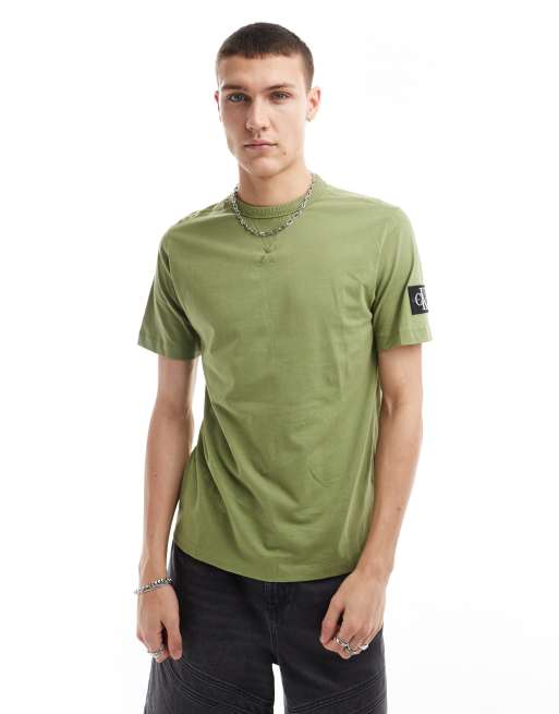 Camiseta verde pálido de corte estándar con parche de Calvin Klein Jeans