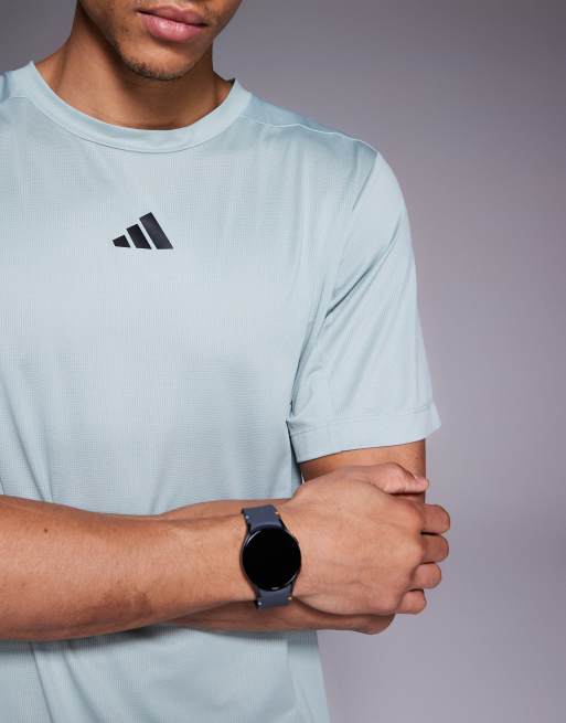 Camiseta verde salvia D4T Essentials de adidas Training, 5 de 5