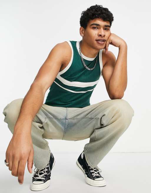 Camiseta verde sin mangas ajustada con diseño deportivo a rayas de ASOS DESIGN, 3 de 4