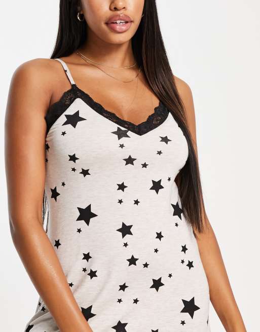 Camisón de copas grandes gris con sujeción oculta, estampado de estrellas y ribete de encaje de punto de Pour Moi, 3 de 4