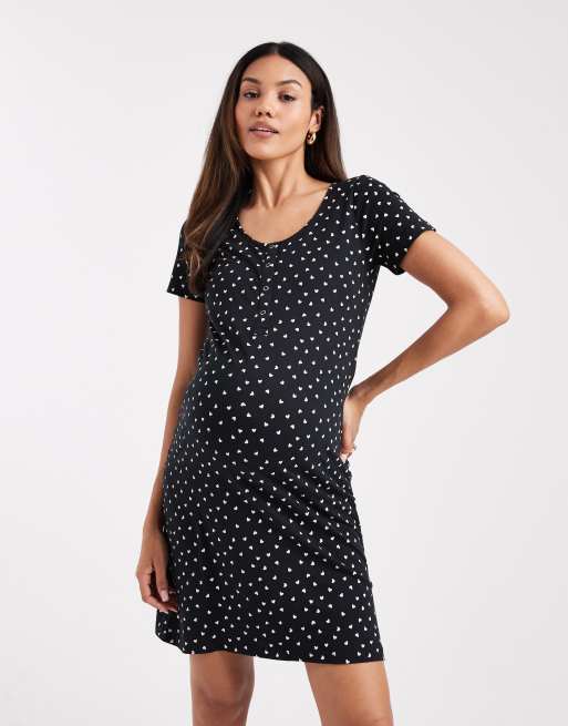 Camisón negro con estampado de corazones rosas y diseño para lactancia de Mamalicious Maternity, 3 de 4