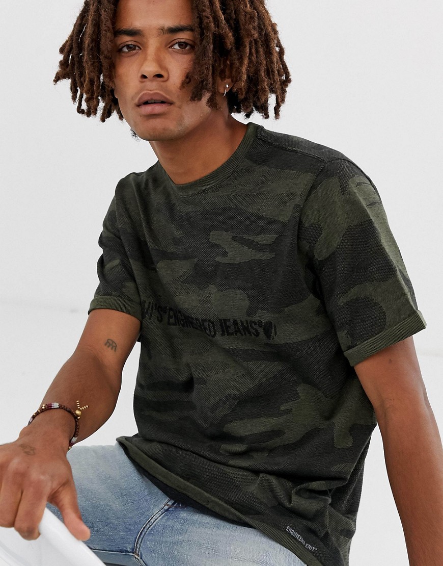 Camouflagegrøn t-shirt med logostribe på bryst og ryg fra Levi's Engineered