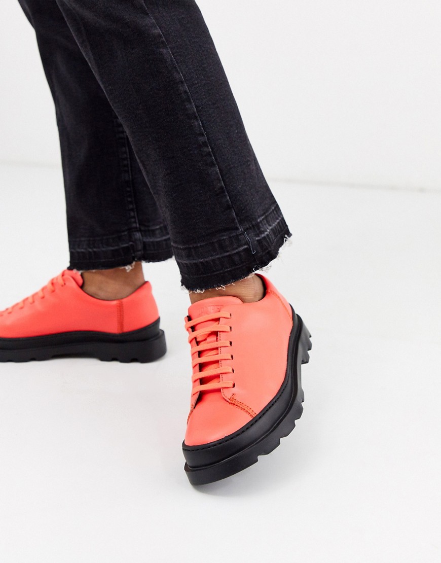 Camper – Brutus – Röda platta skor med snörning