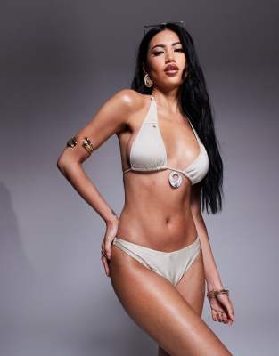 Candypants - Neckholder-Bikinioberteil mit silberfarbener Scheibe-Weiß