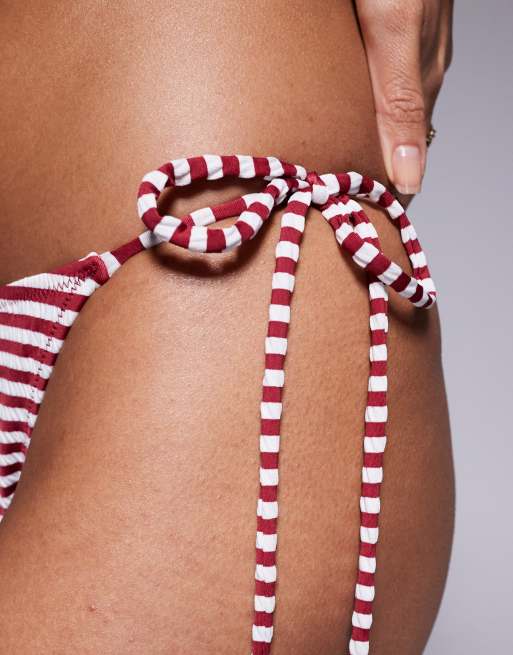 Candypants - Slip bikini in tessuto stropicciato a righe rosse e bianche con laccetti laterali, 2 di 4