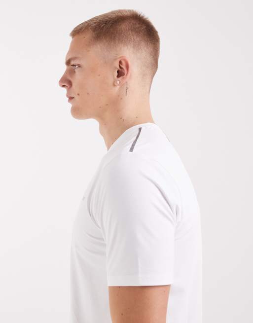 CAPO – Active Performance – Vit t-shirt med logga baktill, 4 av 5