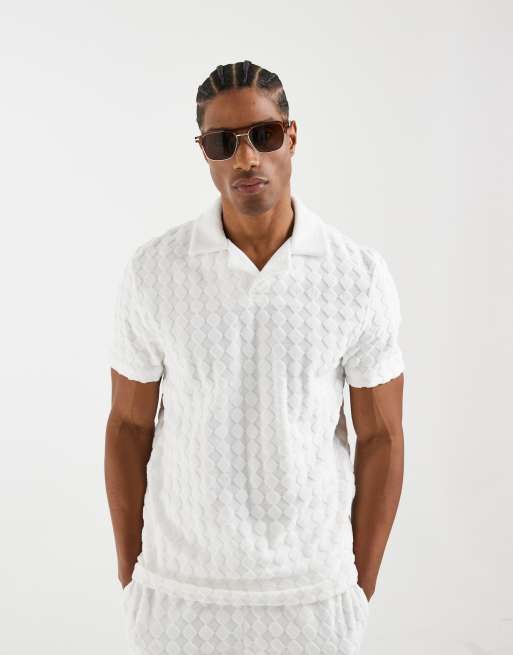 CAPO – Frottee-Set in Weiß mit Shorts und Polohemd mit Reverskragen und Rautenstruktur, 2 von 3