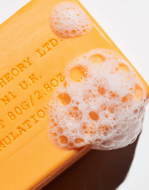 Carbon Theory - Pain nettoyant visage à la vitamine C et boîte en fer, 3 de 4