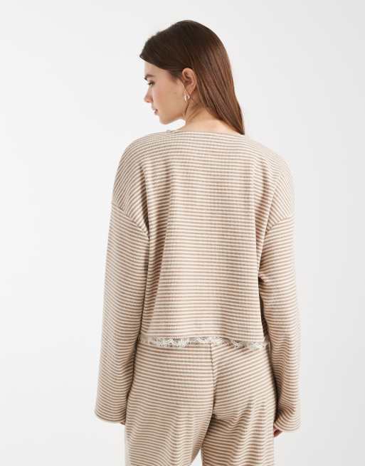 Cárdigan a rayas de tejido cepillado con bajo de encaje de Miss Selfridge, 3 de 4