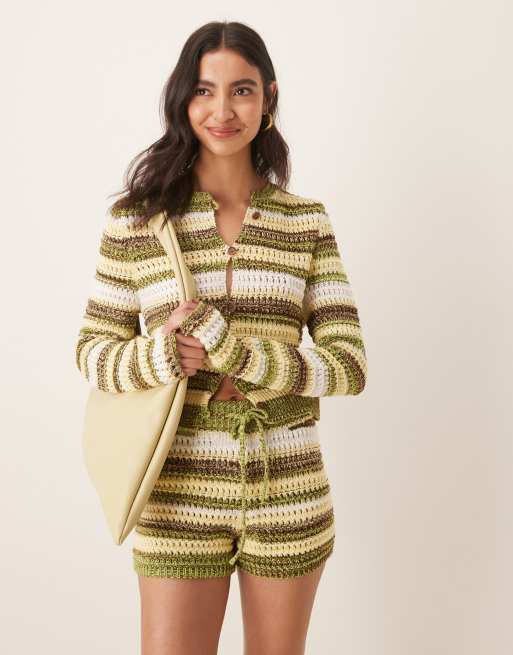 Cárdigan amarillo a rayas multicolores de punto de croché retorcido de ASOS DESIGN (parte de un conjunto)