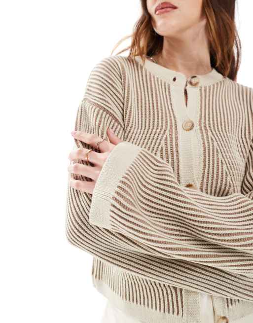 Cárdigan beis con cuello redondo y detalles plisados de ASOS DESIGN, 3 de 4