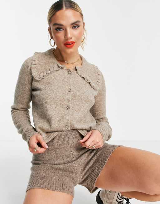 Cárdigan beis con detalle de cuello de Y.A.S