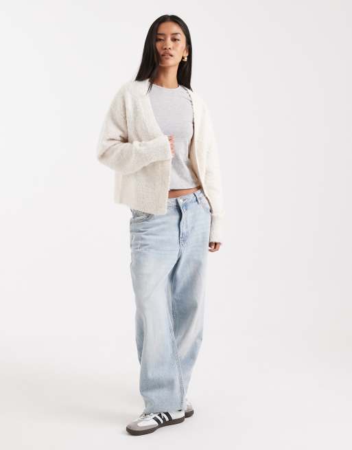 Cárdigan color avena con cuello de pico de bouclé de Miss Selfridge, 3 de 4