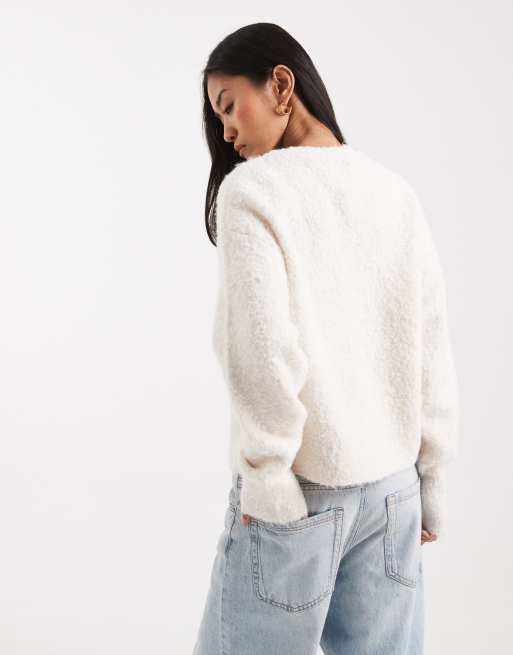 Cárdigan color avena con cuello de pico de bouclé de Miss Selfridge, 4 de 4