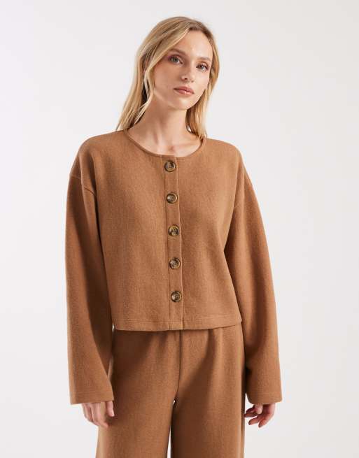 Conjunto color avena de tejido muy suave de Miss Selfridge, 2 de 3