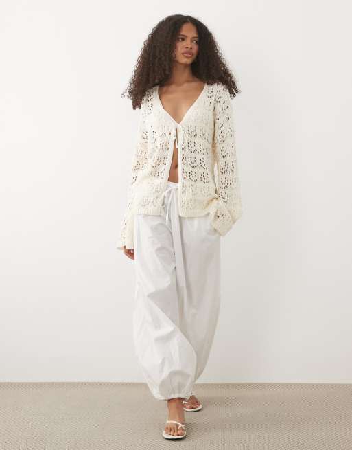 Cárdigan color crema de estilo boho con lazada delantera de Miss Selfridge, 2 de 4
