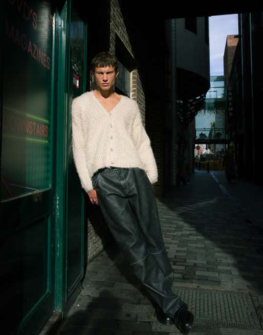 Cárdigan color crudo holgado de punto mullido de Topman
