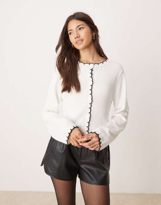 Cárdigan con detalle de pespuntes de festón de Miss Selfridge