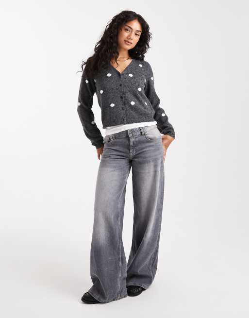 Cárdigan corto gris oscuro jaspeado con estampado de lunares de tejido suave de Vero Moda, 2 de 4