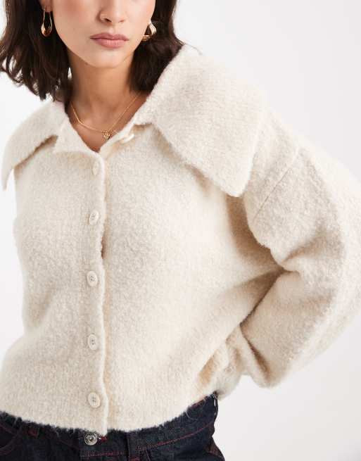 Cárdigan de color crema con cuello abierto de bouclé de ASOS DESIGN, 3 de 4