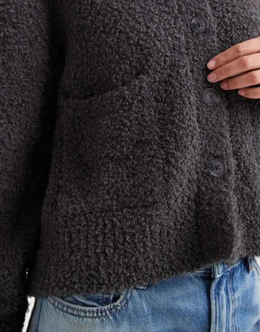 Cárdigan gris carbón de corte cuadrado extragrande con detalle de bolsillo de bouclé de ASOS DESIGN, 3 de 4