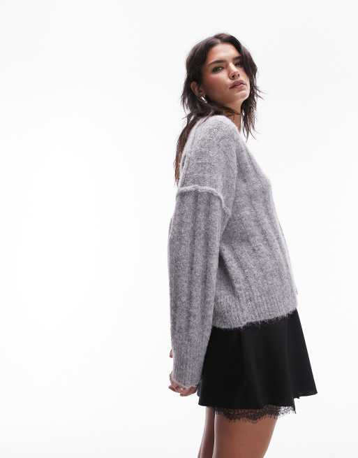 Cárdigan gris con cuello de pico de punto mullido de Topshop (parte de un conjunto)
