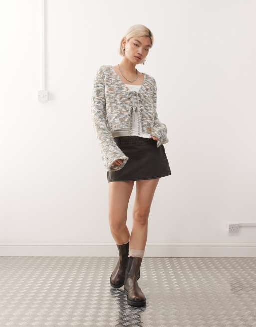 Cárdigan gris multicolor texturizado con mangas acampanadas y lazada delantera de punto de Noisy May, 3 de 4