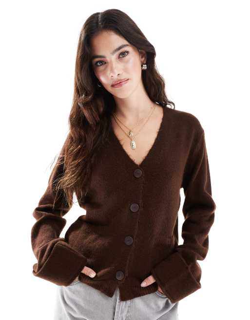 Cárdigan marrón chocolate con puños vueltos de punto mullido de ASOS DESIGN
