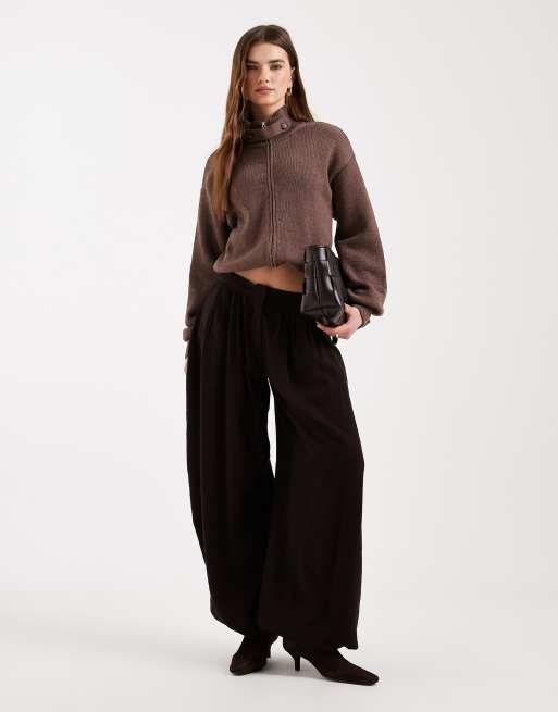 Cárdigan marrón con cuello alzado y cremallera de punto de ASOS DESIGN, 2 de 4