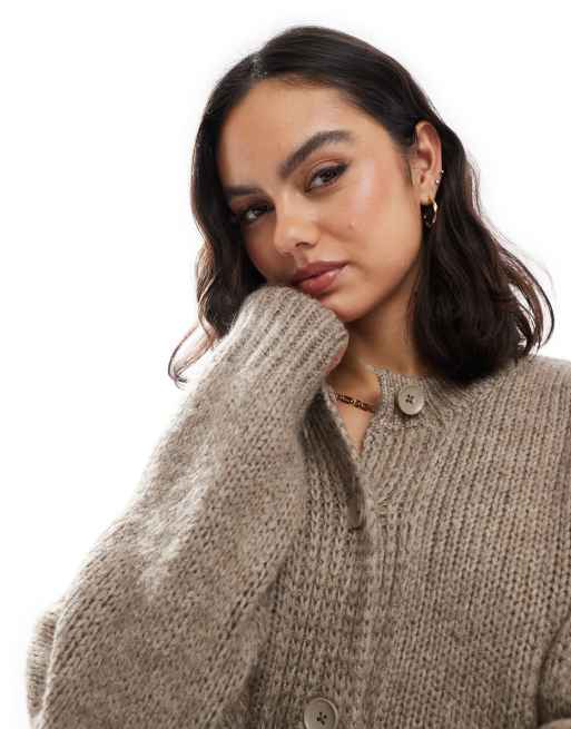 Cárdigan marrón moca con cuello redondo de punto suelto de ASOS DESIGN, 3 de 4