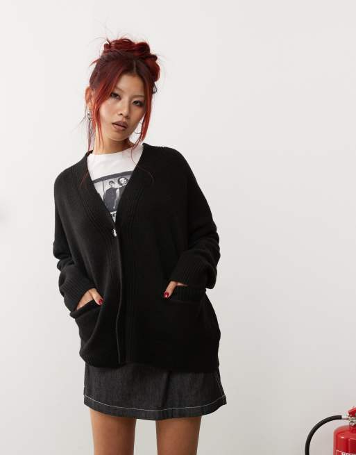 Cárdigan negro extragrande con botones delanteros de punto de Monki, 2 de 4