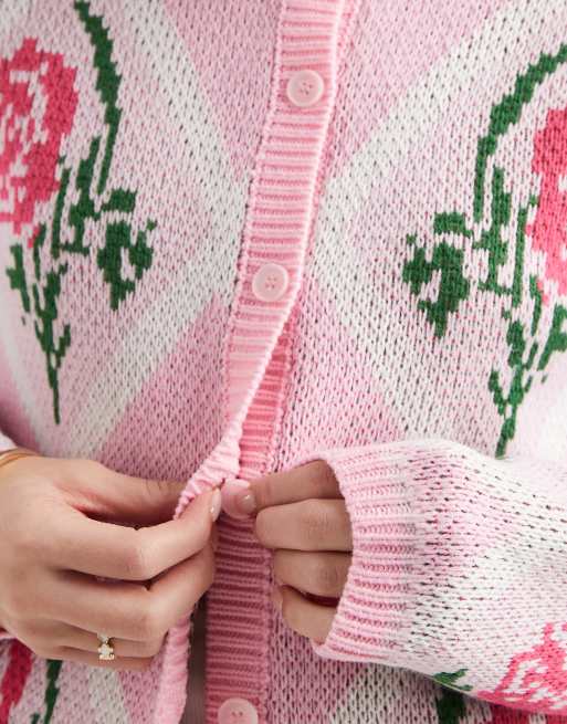 Cárdigan rosa con patrón de flores y rombos de Miss Selfridge, 3 de 4