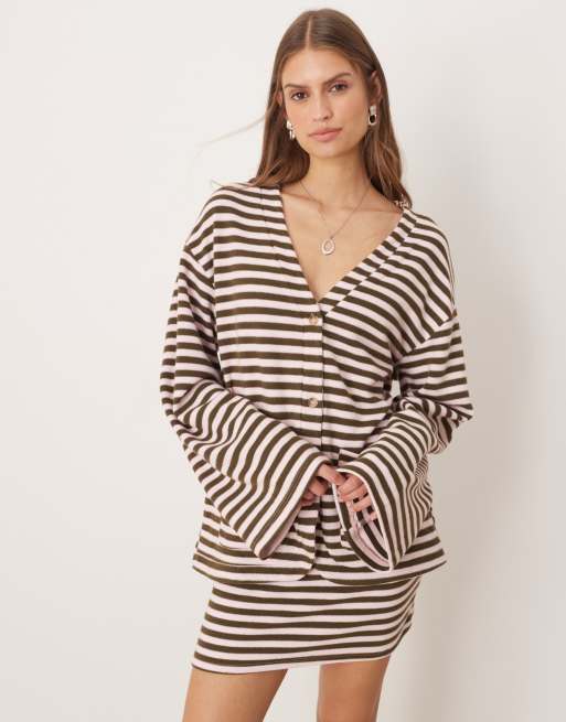 Cárdigan rosa y caqui a rayas extragrande de tejido suave de ASOS DESIGN (parte de un conjunto)