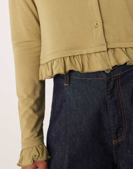 Cárdigan verde oliva con botones y detalle de volantes de ASOS DESIGN, 4 de 4