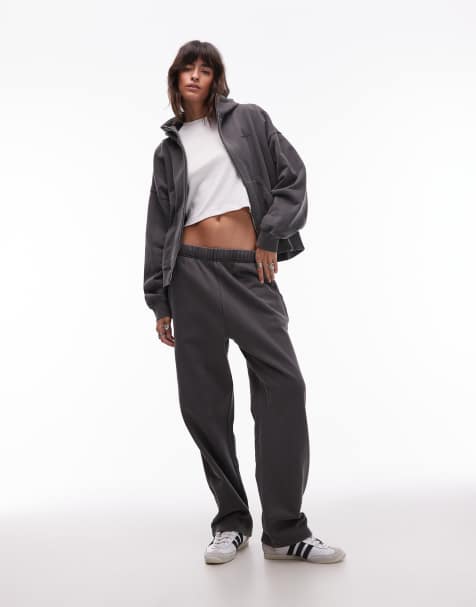 Carhartt WIP benton joggers in washed black - view 1