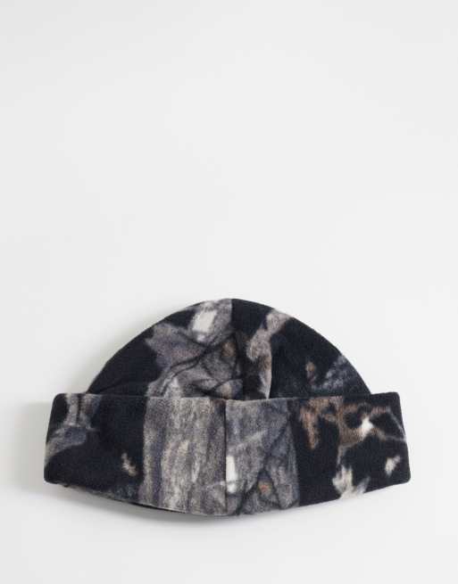 Carhartt WIP Blevin berretto con stampa camouflage e albero piuma multicolore, 2 di 3