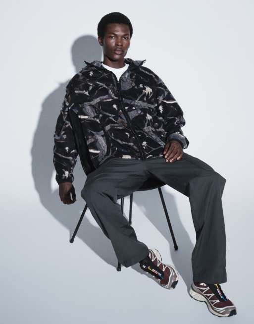 Carhartt WIP – Blevin – Leichte Jacke mit Kapuze und dunklem Military-Baum-Muster, 5 von 5
