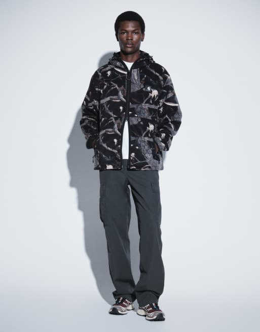 Carhartt WIP - Blevin - Mørk jakke med hætte og camouflage-træprint, 2 af 5