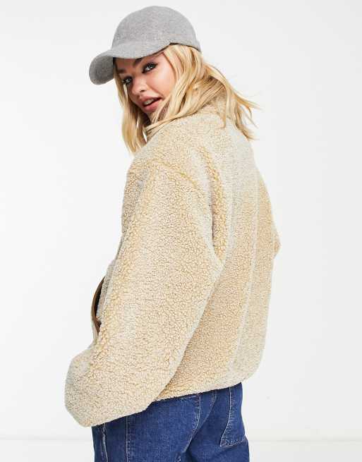 Carhartt WIP Borg fleece met korte rits en logo op zak aan de voorkant