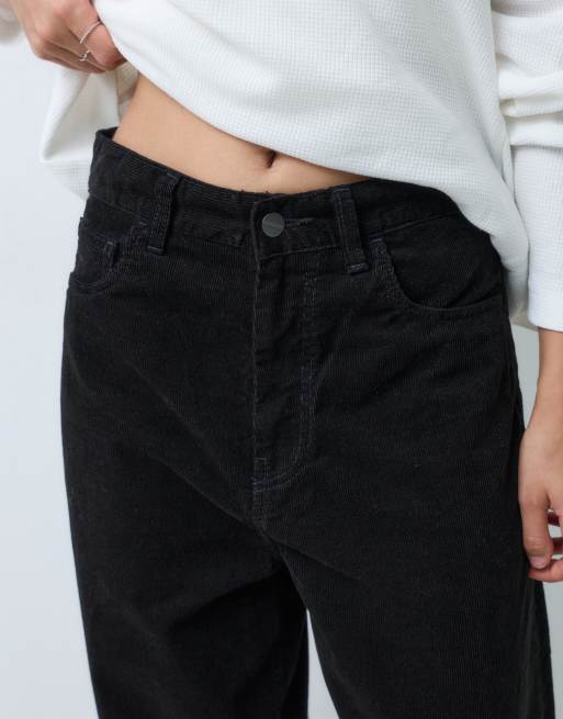 Carhartt WIP Brandon loose fit smalriflede fløjlsbukser i sort, 3 af 5