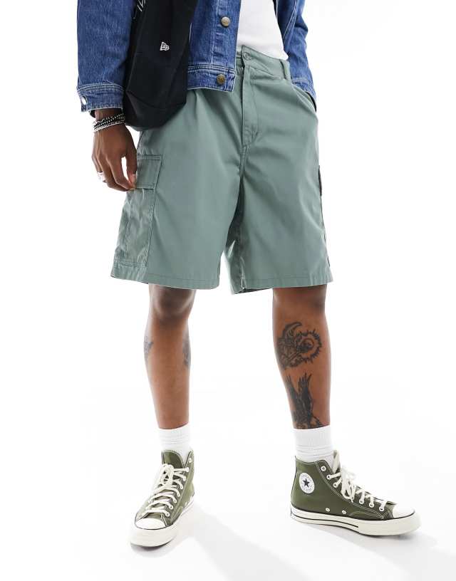 Carhartt WIP - cole cargo shorts in green