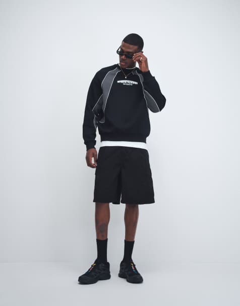 Carhartt WIP Cole relaxed fit cargo shorts in black - view 1