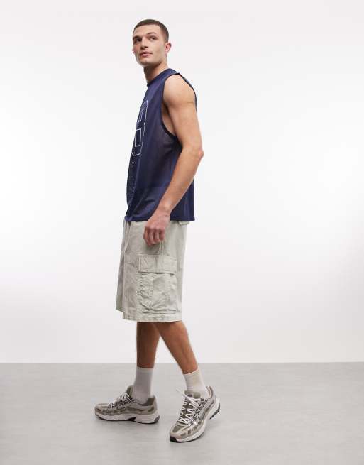 Carhartt WIP Cole relaxed fit cargo shorts in green, 3 of 5