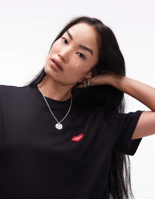 Carhartt WIP – Czarny T-shirt z krótkimi rękawami i naszywką w kształcie serca