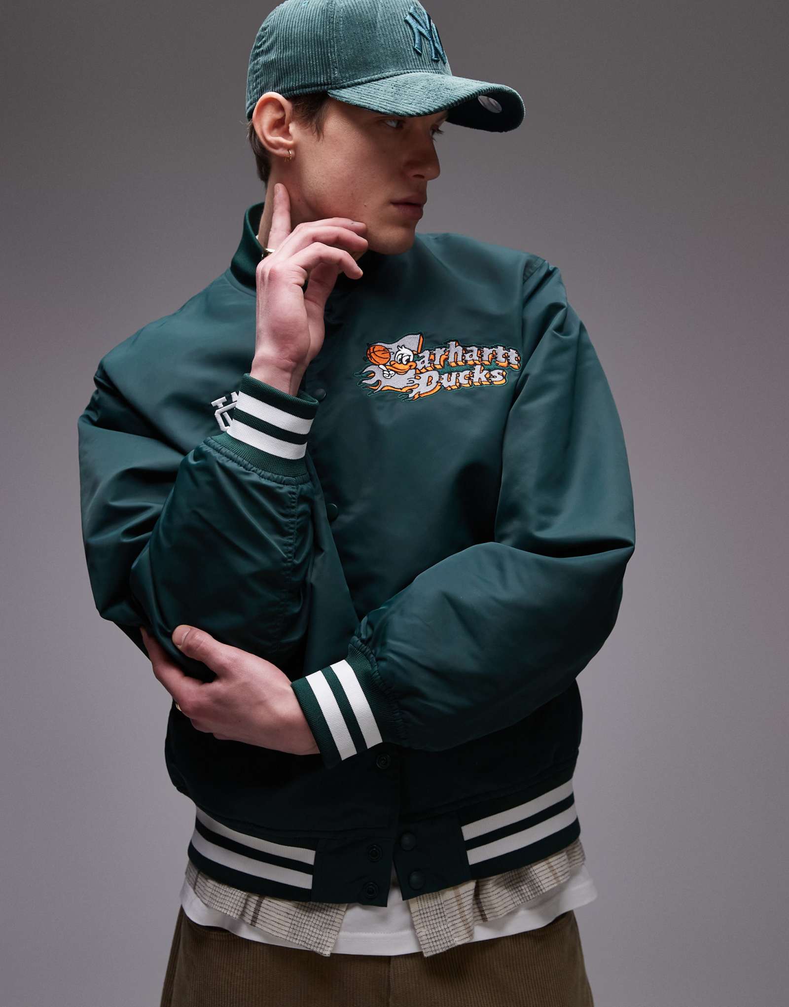 Куртка-бомбер Carhartt WIP Flaming Ducks зеленого цвета