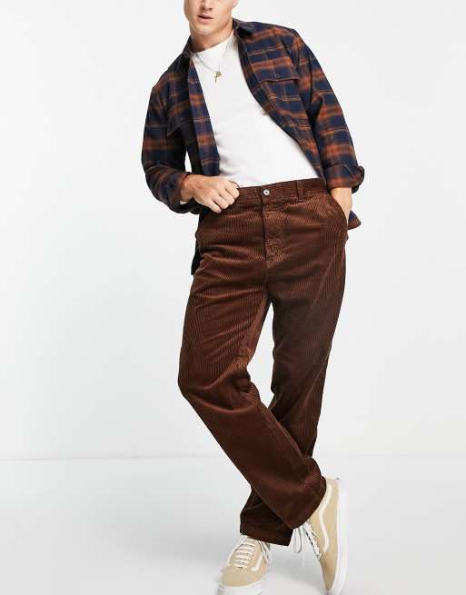 Carhartt WIP Menson Pantalon classique ajuste en velours cotele a bandes Marron