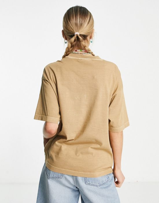 https://images.asos-media.com/products/carhartt-wip-nelson-boxy-t-shirt-in-dusty-beige/202387124-3?$n_550w$&wid=550&fit=constrain
